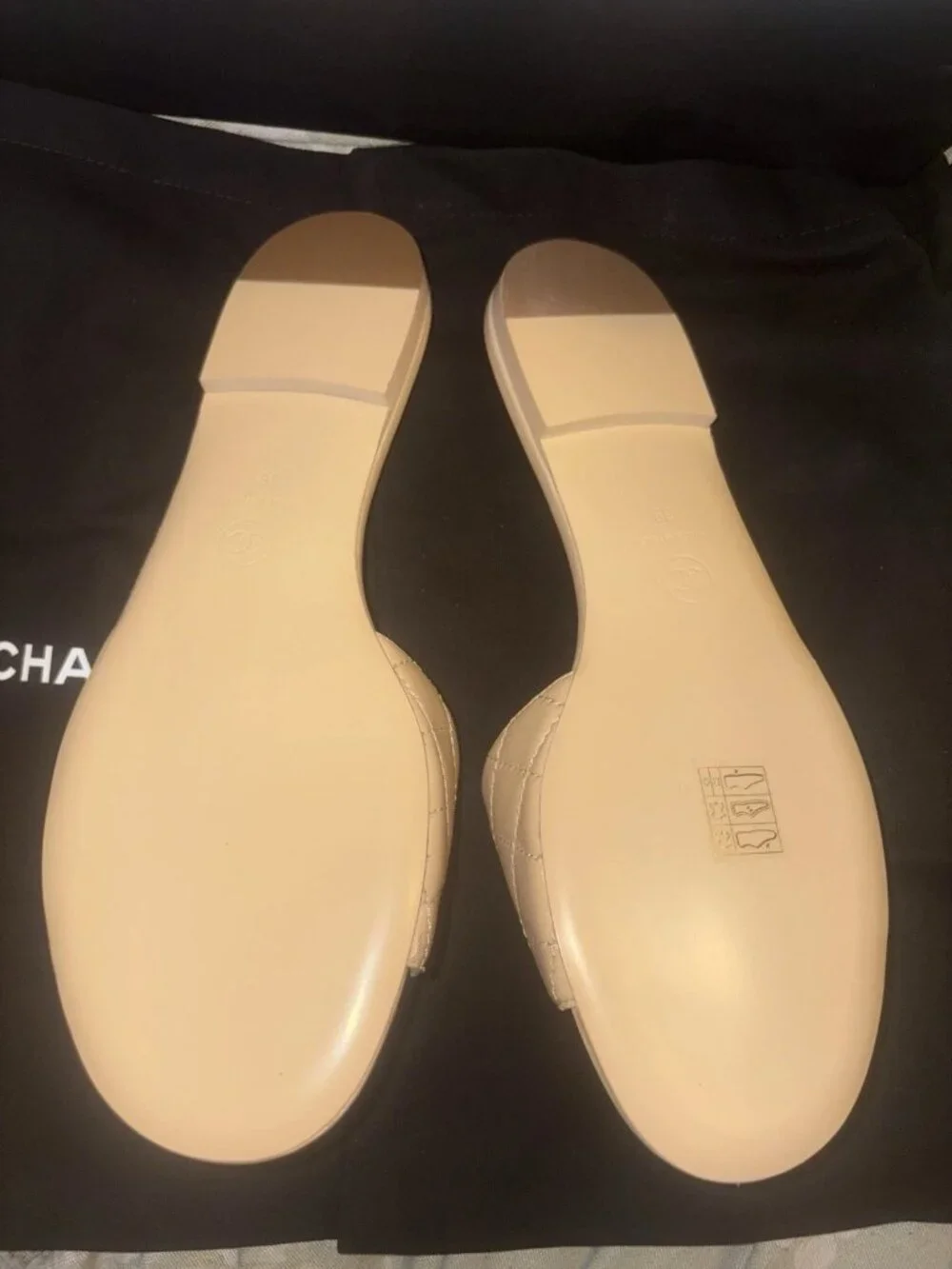 Chanel Quilted CC logo Turnlock Mules Slides Sandals, sz 39